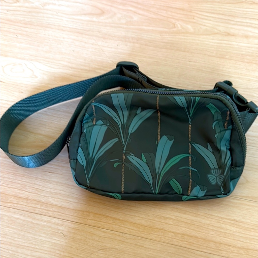 Kakou collective Ti Leaf Print Crossbody Bag (fanny pac)